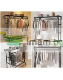 Черна закачалка за дрехи с поставка за обувки